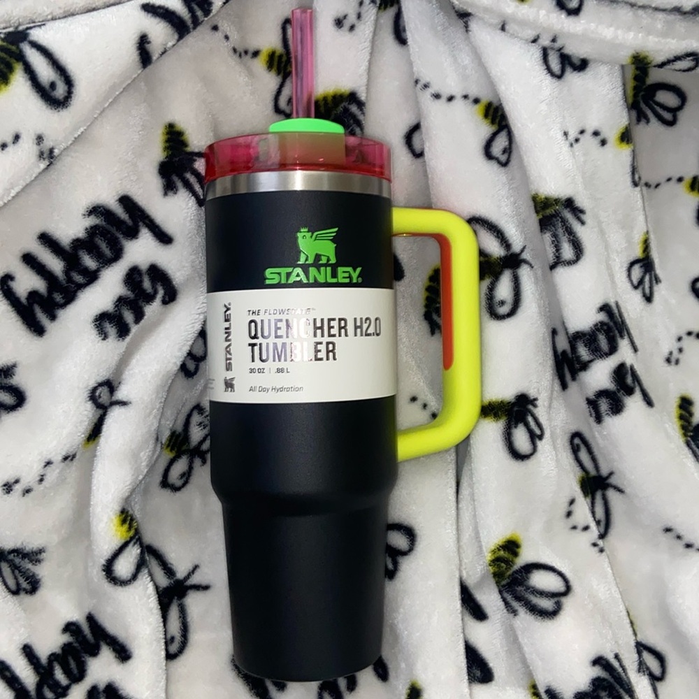 BLACK NEON 30OZ STANLEY QUENCHER